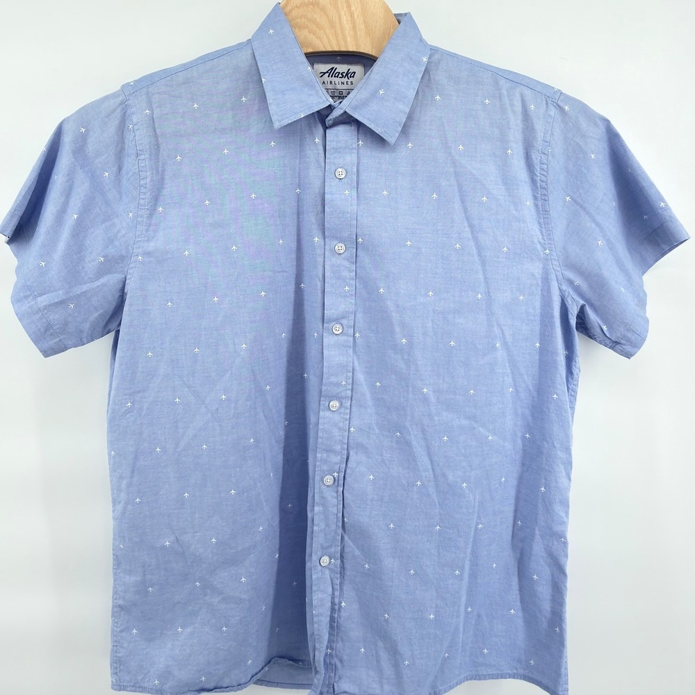Alaska Airlines Button Up Shirt Mens XL Blue Airplane Short Sleeve Chambray